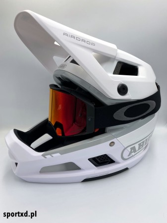 airdrop-oakley-torch.jpg