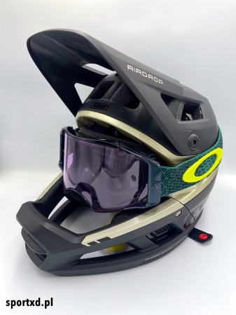 airdrop-blackgold-oakley.jpg
