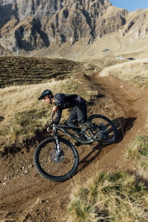 b4f63d4ff18600a41db91af059eedb9e